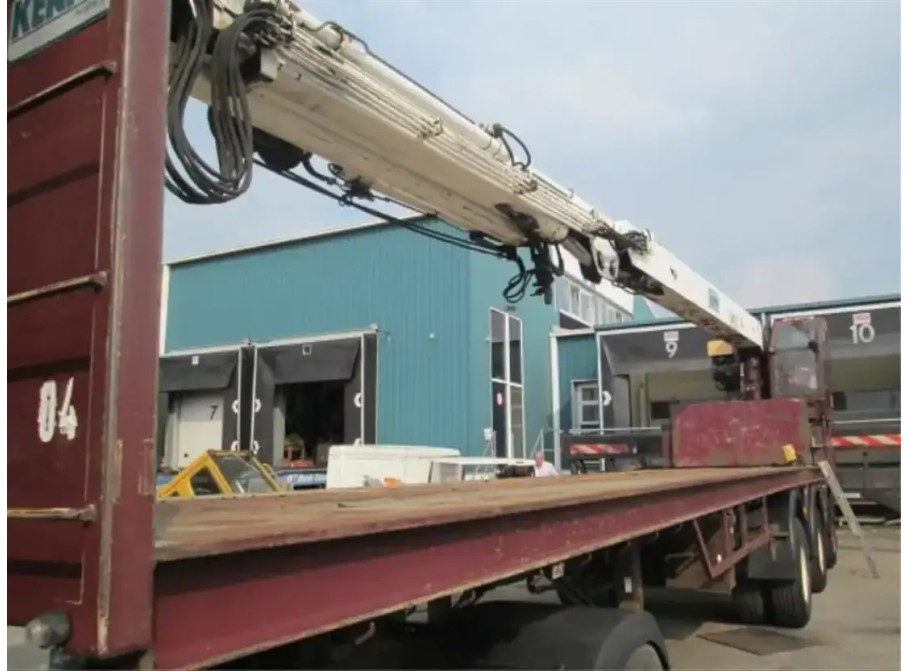 Pacton 3 AXLES WITH LONG CRANE